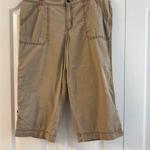 Carhartt Women's Tan Utility Hybrid Capris,  Size 14, like new